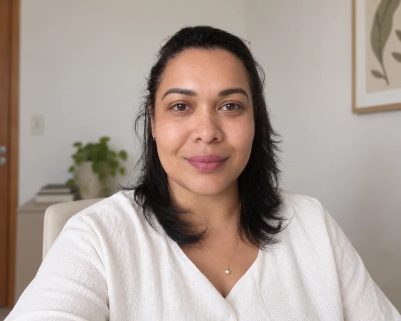 Janiele Dias, psicóloga clínica, em seu ambiente de atendimento